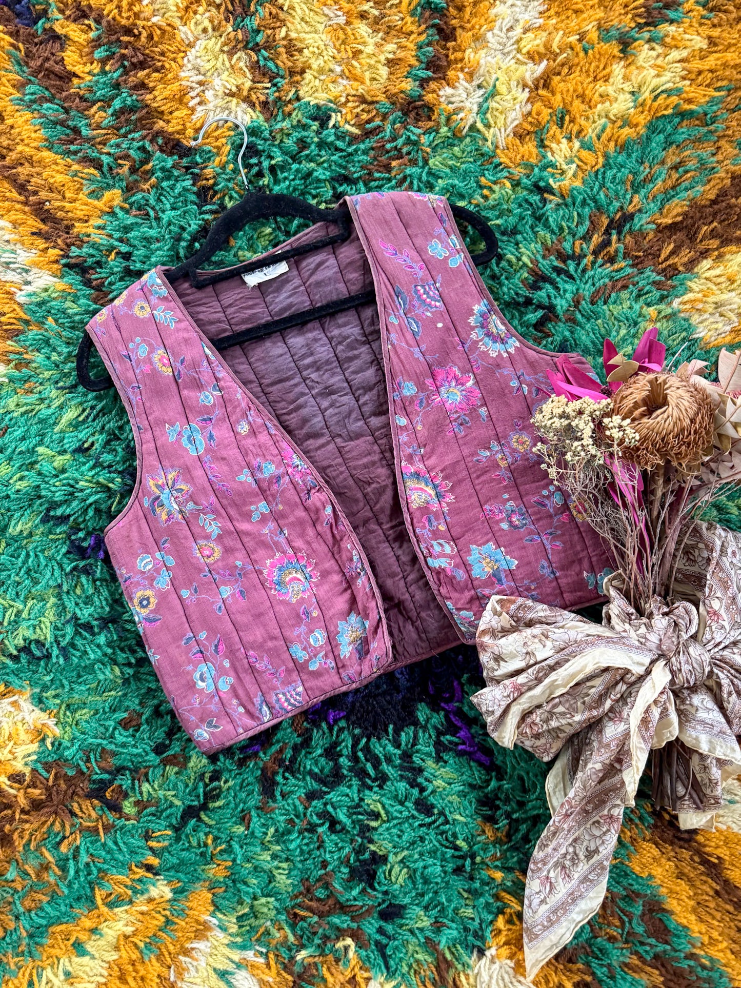 VINTAGE 1970S INDIAN VISCOSE QUILTED FLORAL PRINT CROPPED VEST M