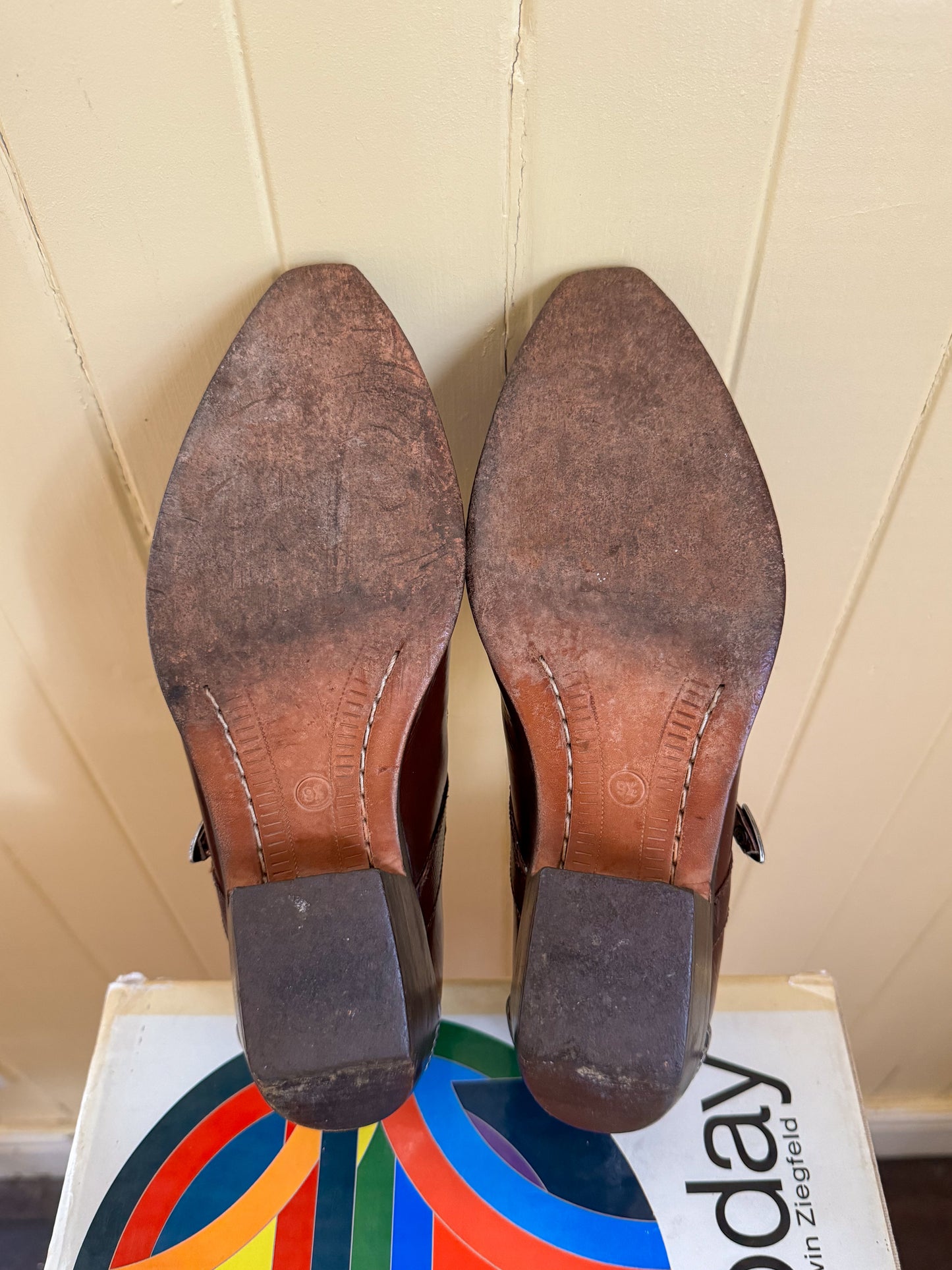 VINTAGE MAHOGANY LEATHER WESTERN CUBAN HEEL BOOTIES 9/40