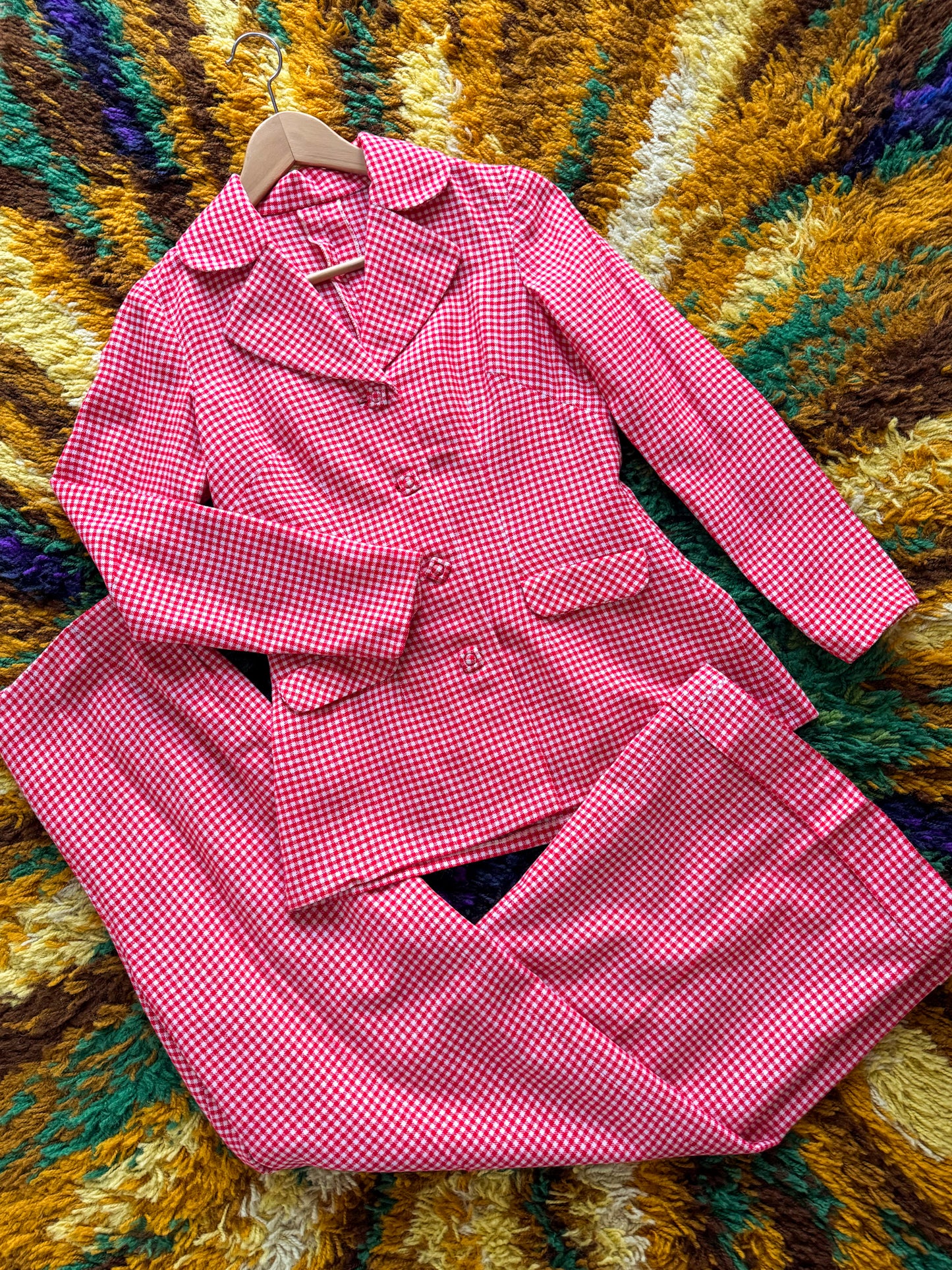 VINTAGE 1970S HANDMADE ACRYLIC RED AND WHITE GINGHAM JACKET AND PANT SUIT SET XS/S