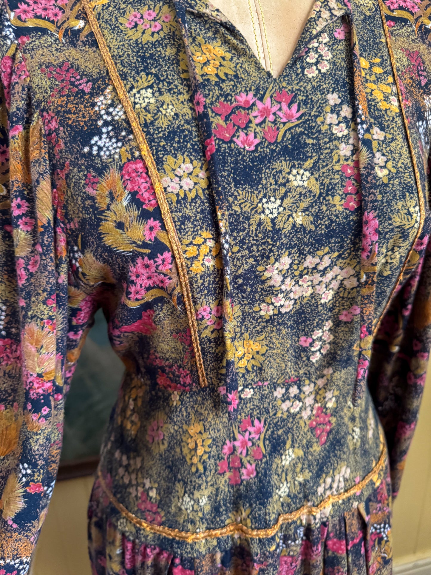 VINTAGE 1970S RAYON FLORAL PRINT BALLOON SLEEVE MIDI PRAIRIE DRESS XS/S