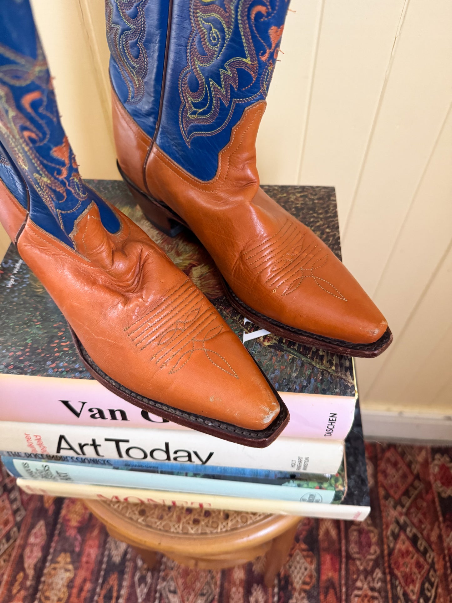 VINTAGE MEXICAN TONY LAMA EMBROIDERED TWO TONE LEATHER WESTERN CUBAN HEEL BOOTS 7