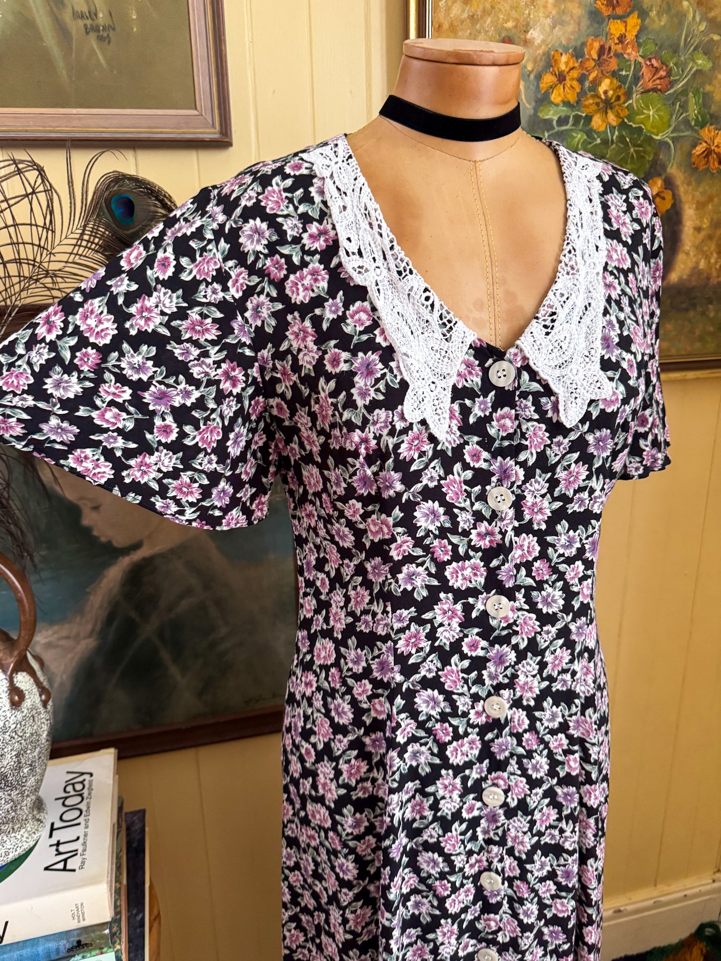 VINTAGE 1990S RAYON FLORAL PRINT CROCHET COLLAR MIDI TEA DRESS M