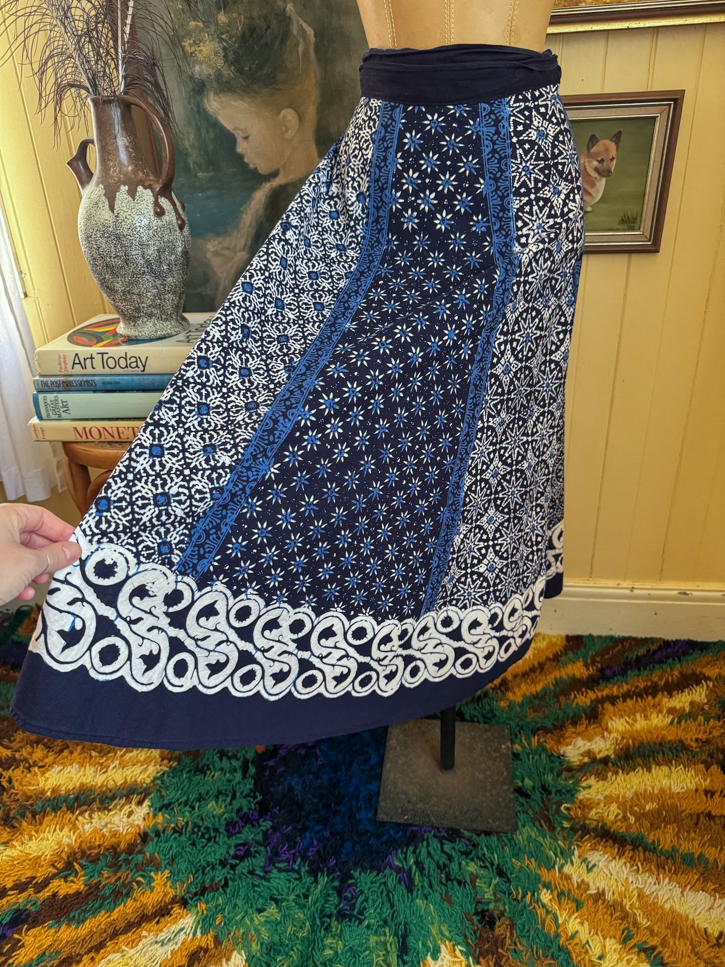 VINTAGE 1970S COTTON BATIK PRINT WRAP MIDI SKIRT M