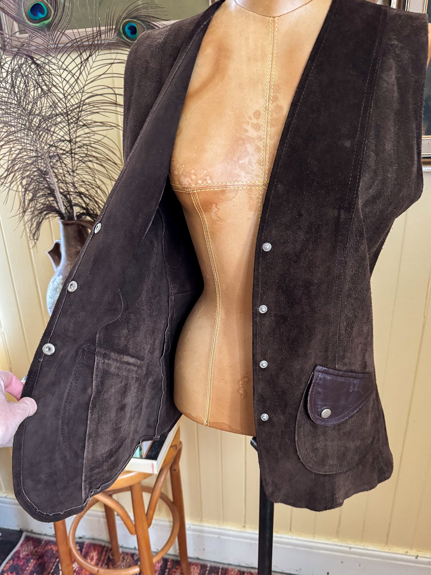 VINTAGE 1970S CHOCOLATE SUEDE LEATHER PRESS STUD WAISTCOAT VEST S/M