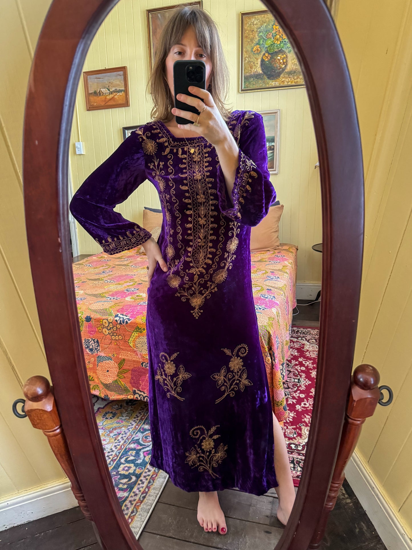 VINTAGE 1970S PAKISTANI VISCOSE VELVET EMBROIDERED MAXI KAFTAN S/M