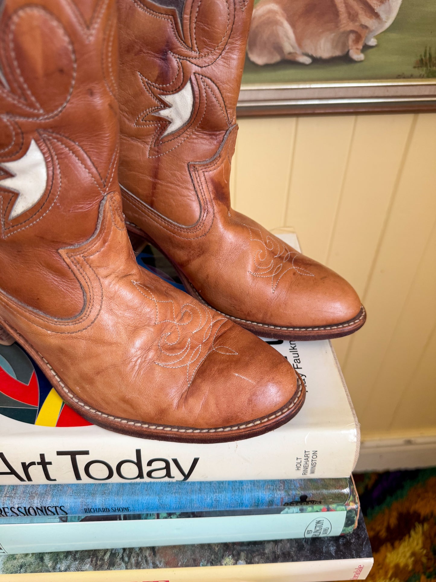 VINTAGE DINGO TAN EMBROIDERED LEATHER WESTERN CUBAN HIGH HEEL BOOTS 8.5-9/39.5