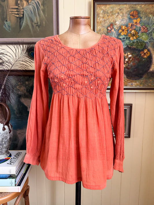 VINTAGE 1970S CODE PRIM INDIAN COTTON CHEESECLOTH EMBROIDERED SMOCKED BLOUSE S