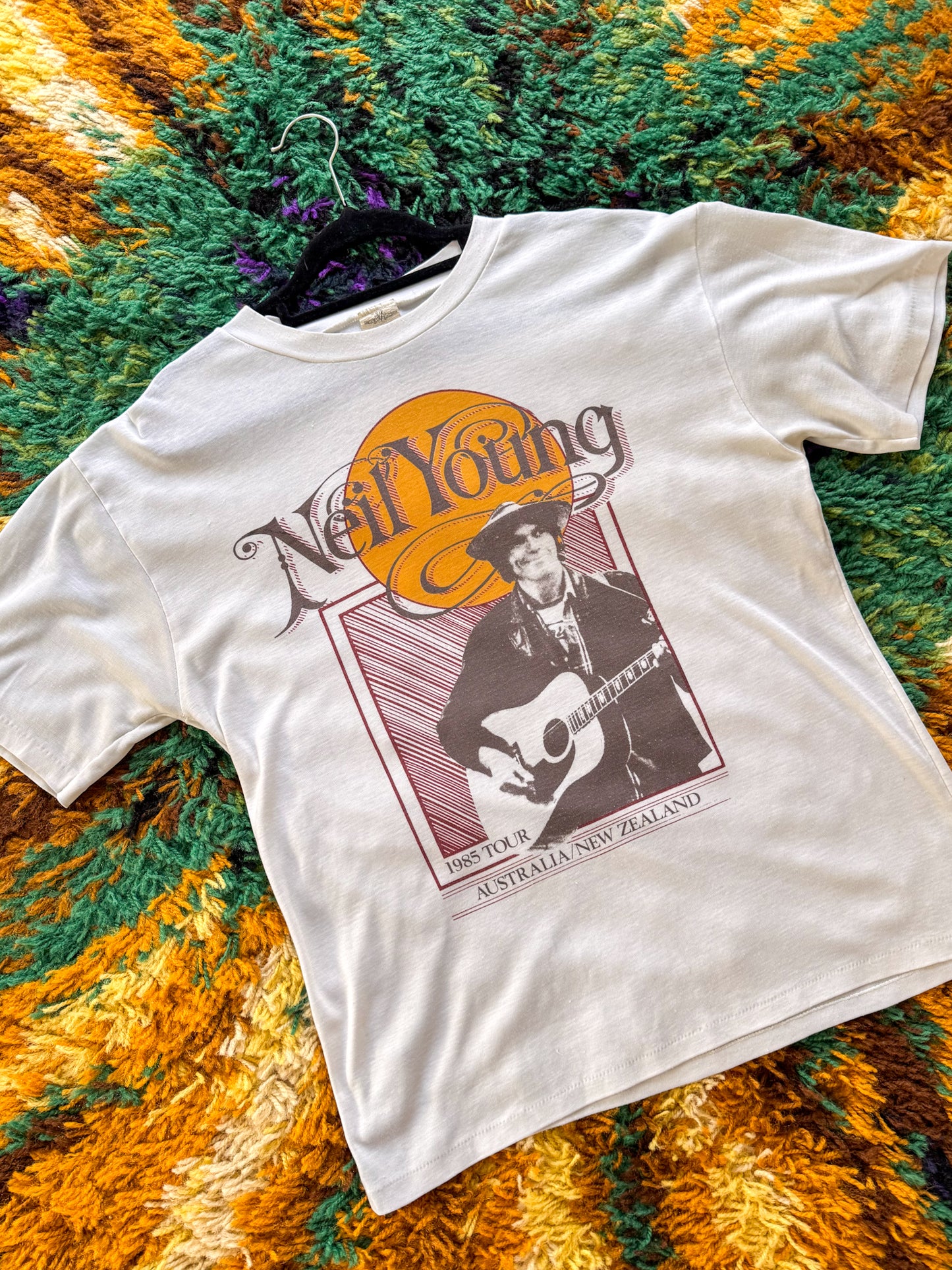 VINTAGE 1985 NEIL YOUNG, CRAZY HORSE + THE INTERNATIONAL HARVEST AUSTRALIA NZ TOUR PRINT BAND TSHIRT M