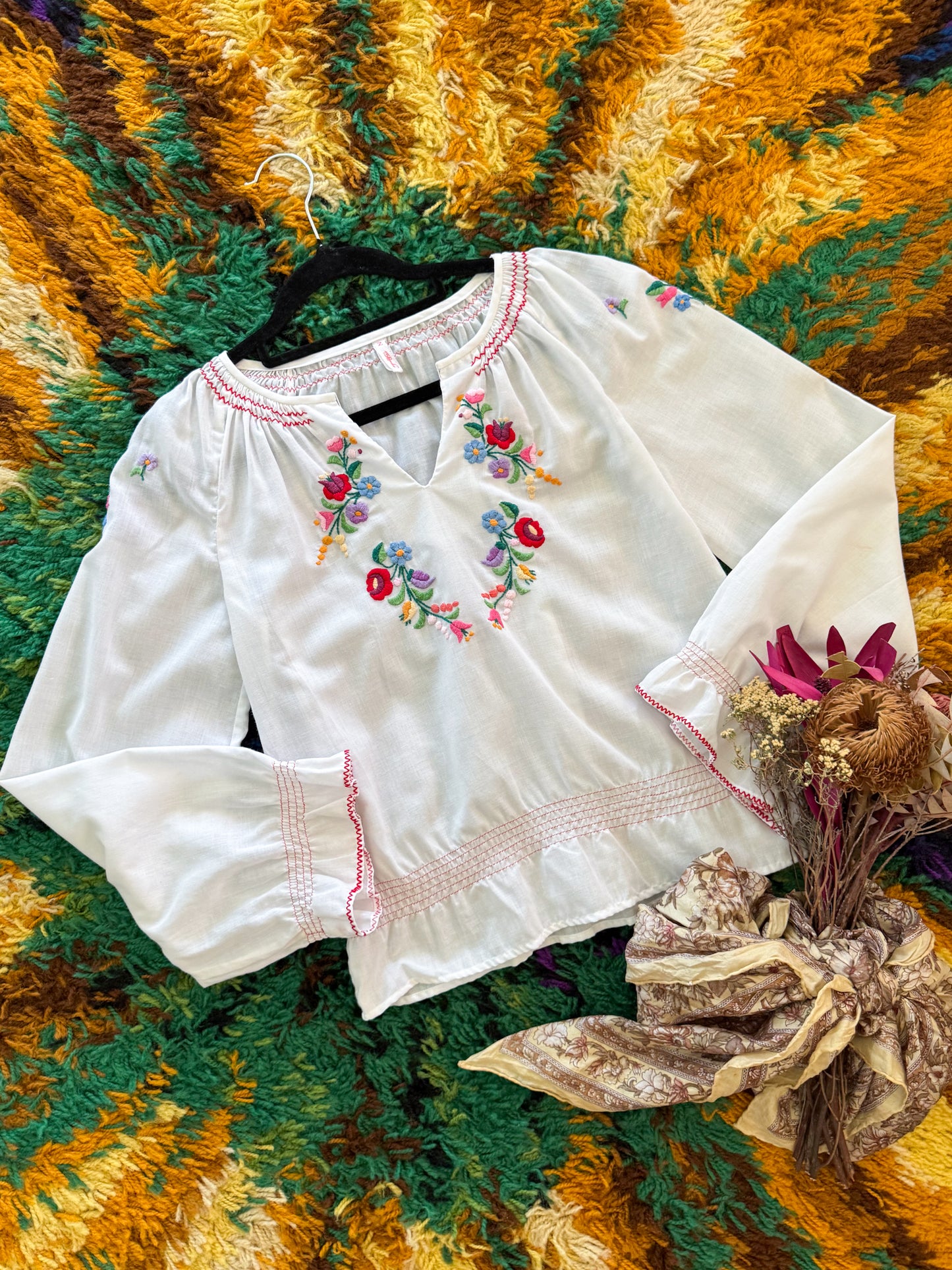VINTAGE 1970S HUNGARIAN COTTON BLEND EMBROIDERED PEASANT BLOUSE XS/S
