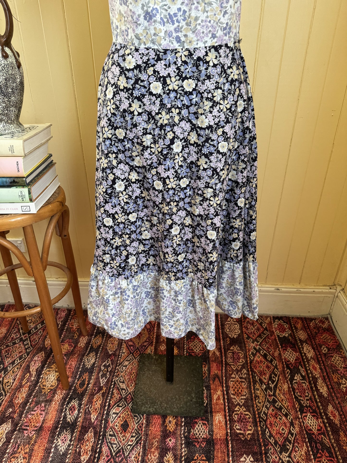 VINTAGE 1970S HANDMADE FLORAL PRINT COTTON PRAIRIE MIDI DRESS S/M