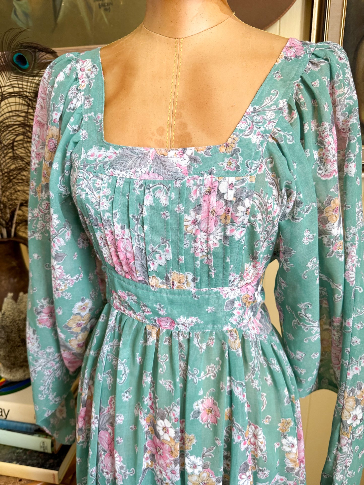 VINTAGE 1970S CRAZY CAT FLORAL COTTON BLEND BALLOON SLEEVE PRAIRIE MAXI DRESS S