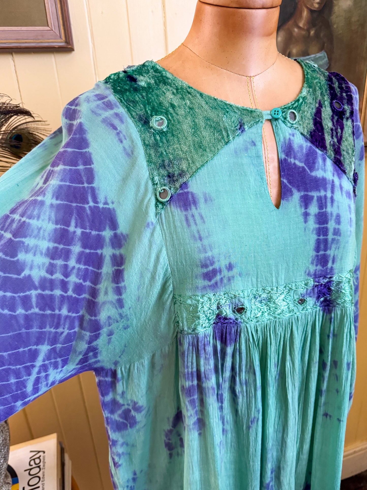 VINTAGE 1990S NEMUKI RAYON TIE DYE GYPSY MIDI DRESS M/L/XL