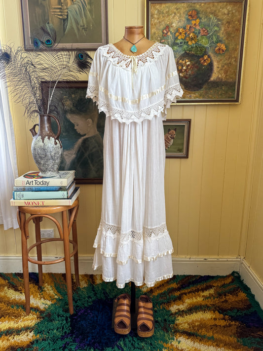 VINTAGE 1990S MEXICAN COTTON CHEESECLOTH RUFFLE CROCHET MIDI DRESS M/L/XL