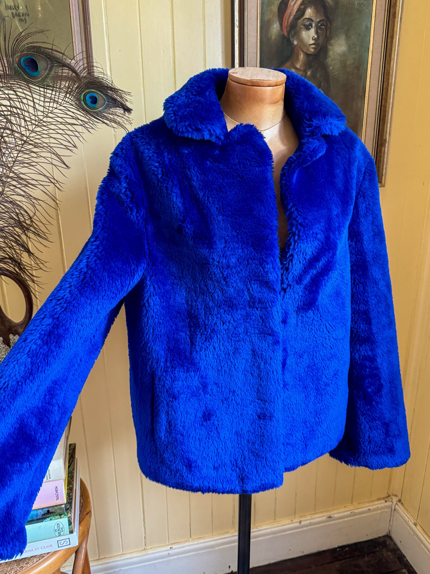 VINTAGE 1970S ELECTRIC BLUE FAUX FUR CROPPED JACKET M/L