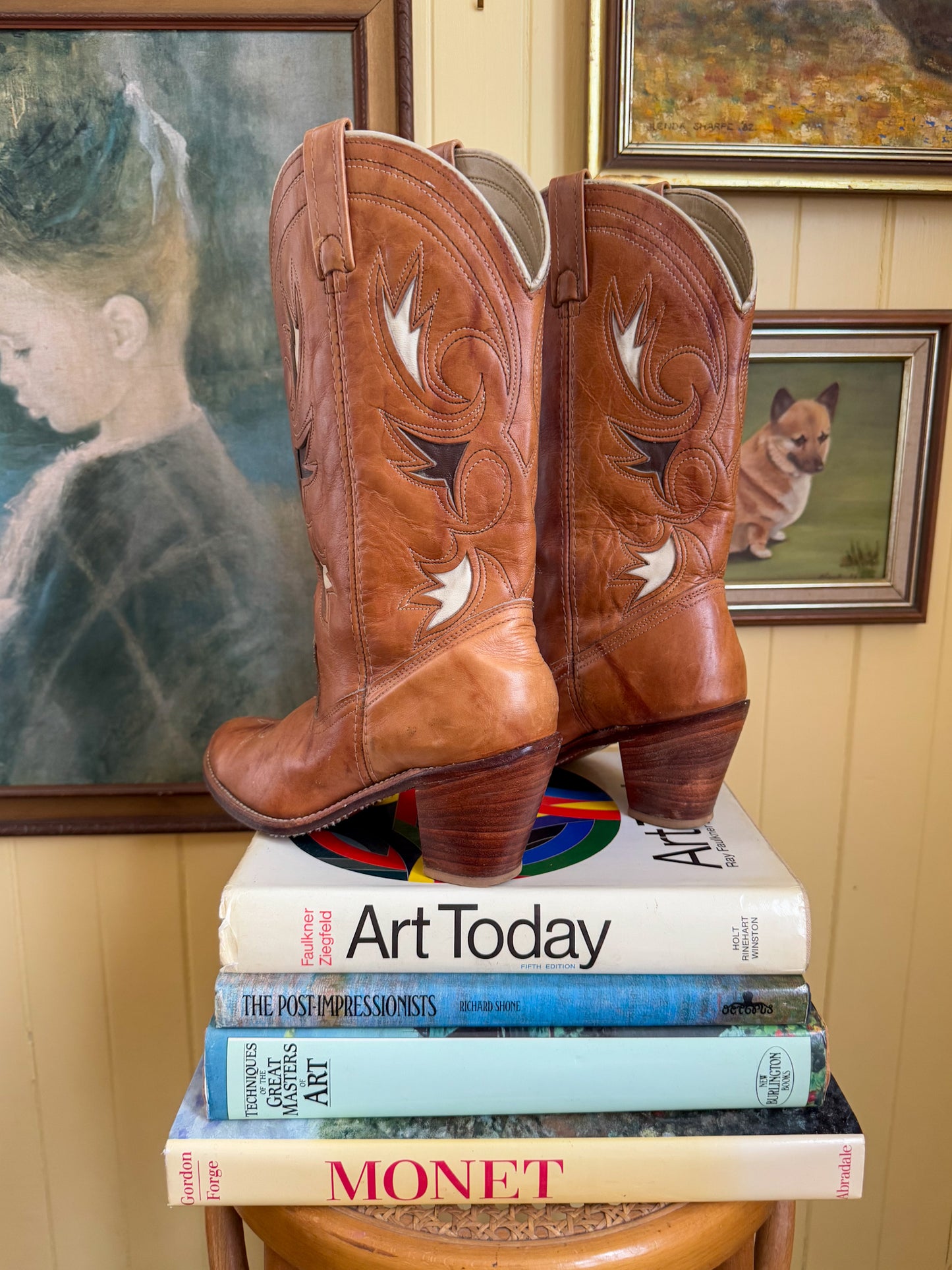 VINTAGE DINGO TAN EMBROIDERED LEATHER WESTERN CUBAN HIGH HEEL BOOTS 8.5-9/39.5