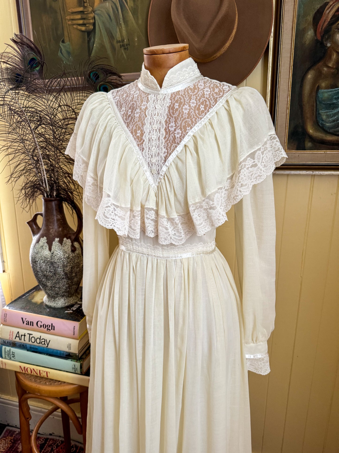 VINTAGE 1970S GUNNE SAX PALEST YELLOW COTTON BLEND LACE PRAIRIE MAXI DRESS S
