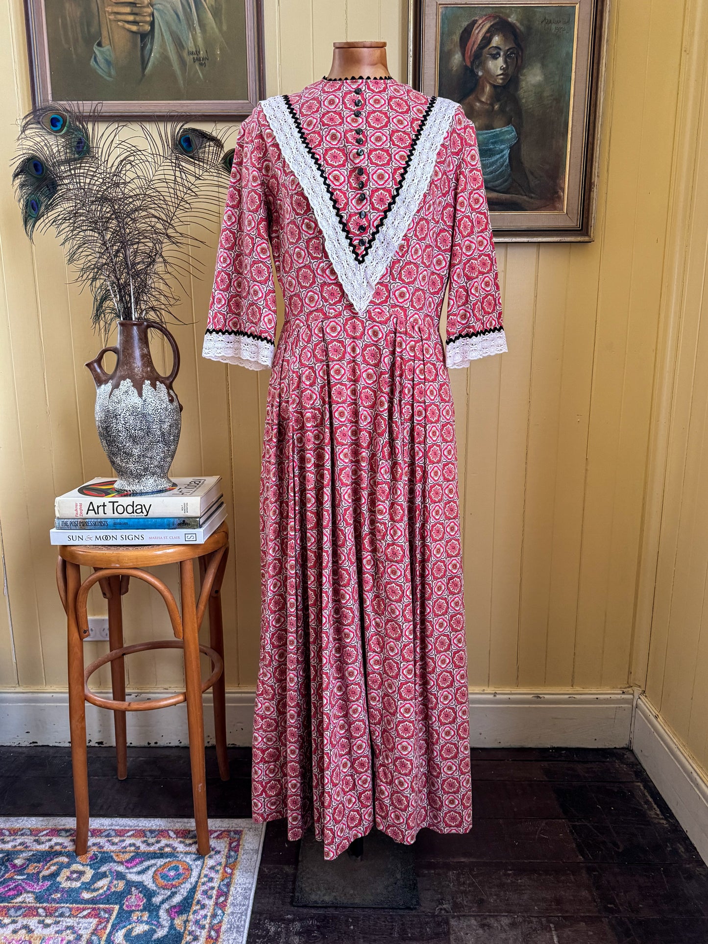 VINTAGE 1970S PRINTED COTTON AND LACE MAXI PRAIRIE DRESS S/M