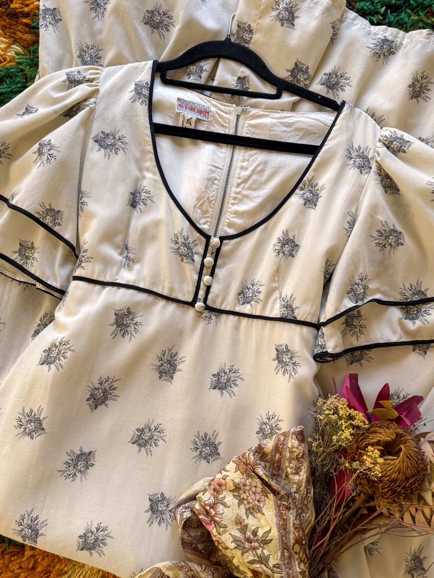 VINTAGE 1970S ENGLISH RICHARD SHOPS FLUTTER SLEEVE PRINT PRAIRIE MAXI DRESS S/M