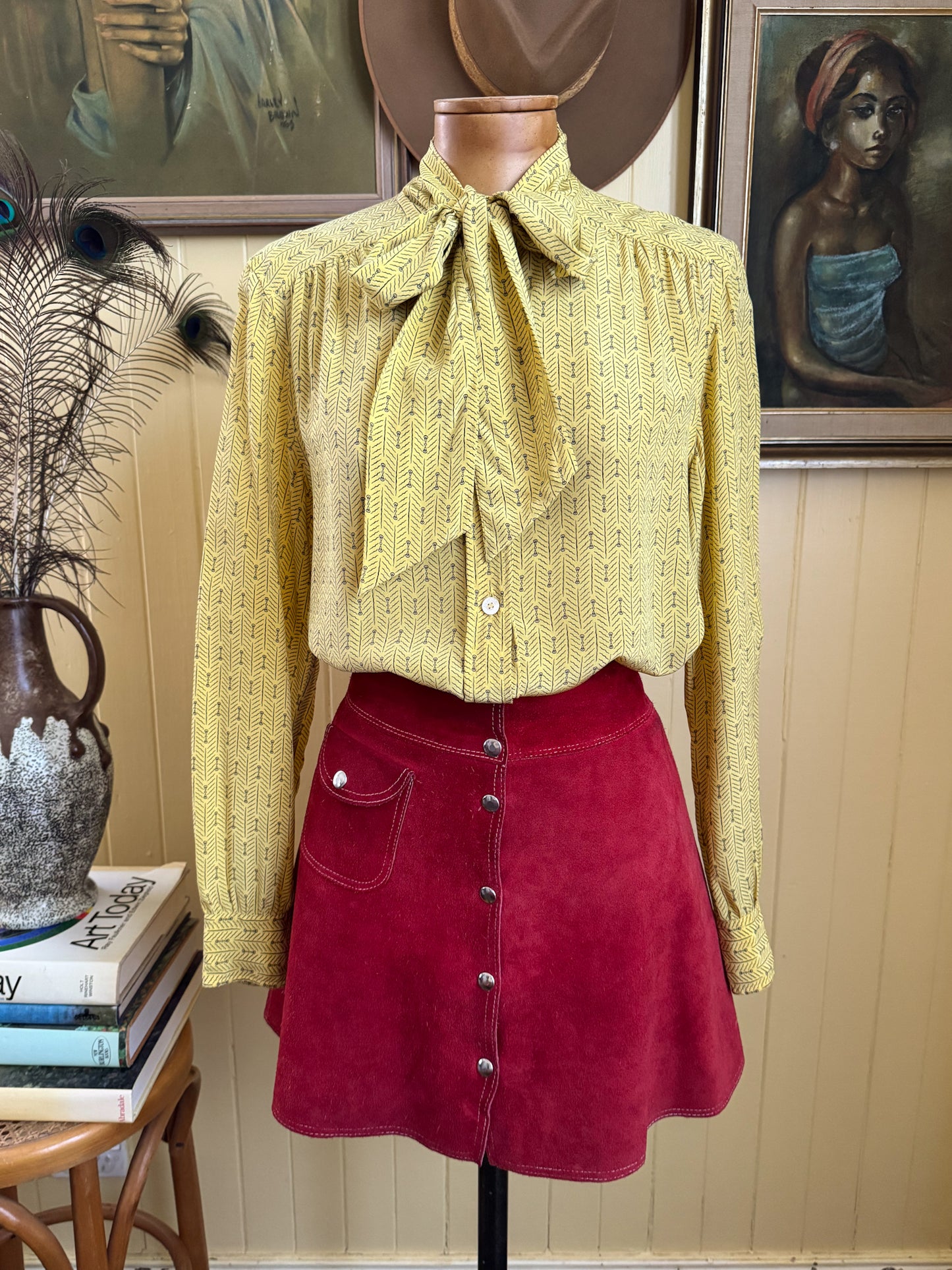 VINTAGE 1970S RED SUEDE LEATHER BUTTON THROUGH MINI SKIRT XS/S