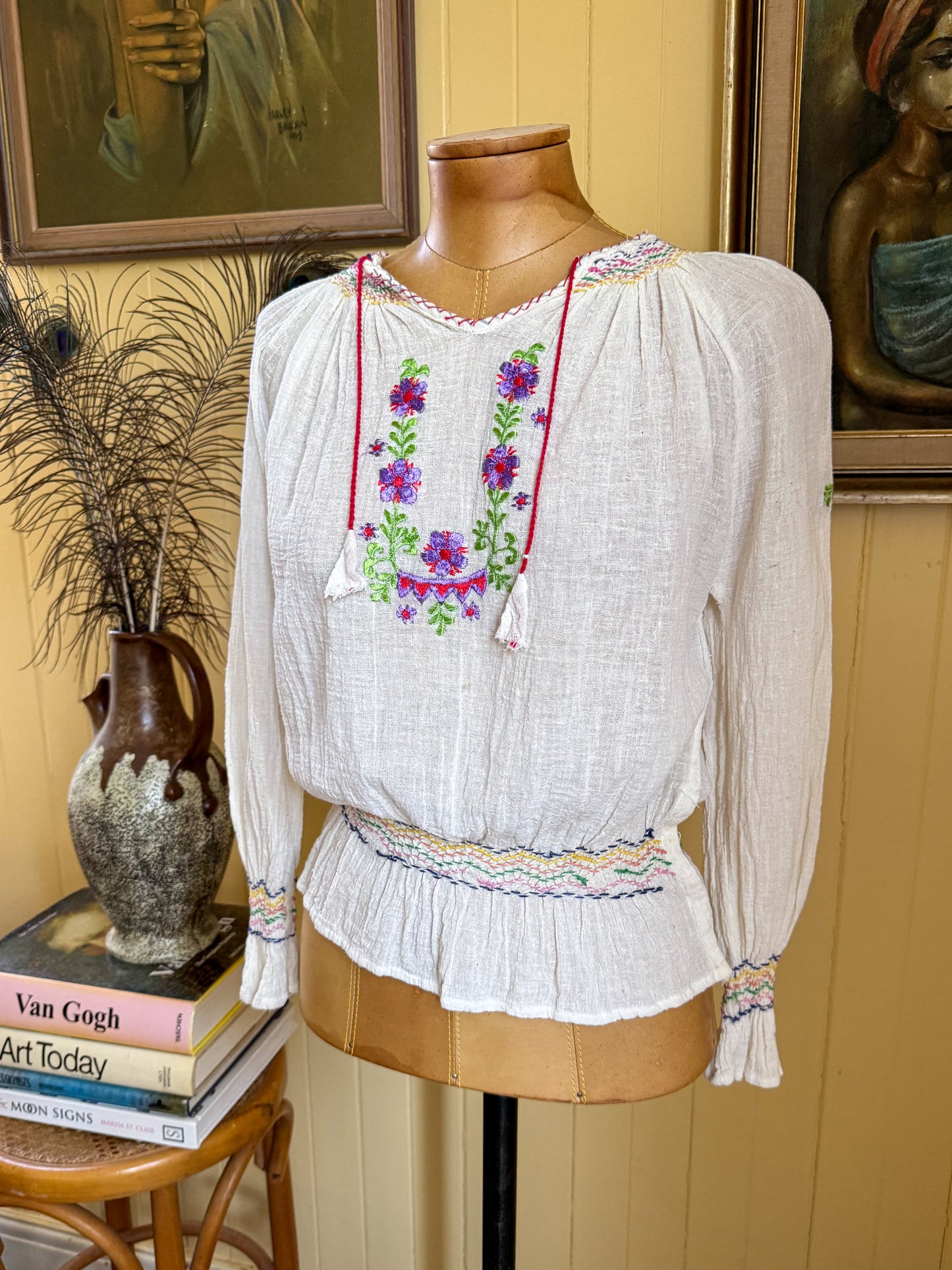 VINTAGE 1970S PAPILLON INDIAN COTTON CHEESECLOTH EMBROIDERED FOLK BLOUSE XS