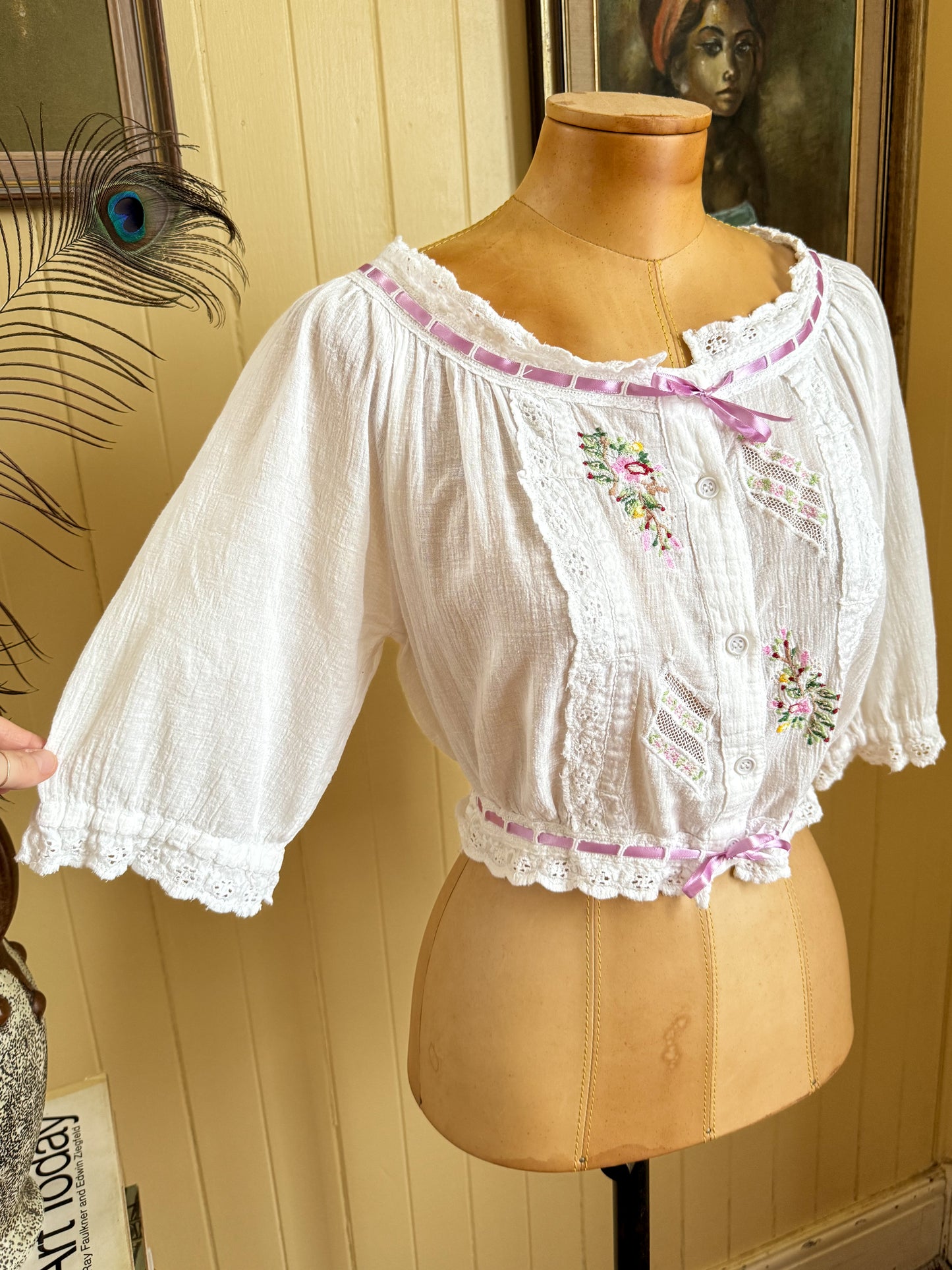 VINTAGE 1970S INDIAN COTTON CHEESECLOTH EMBROIDERED CROPPED BLOUSE S