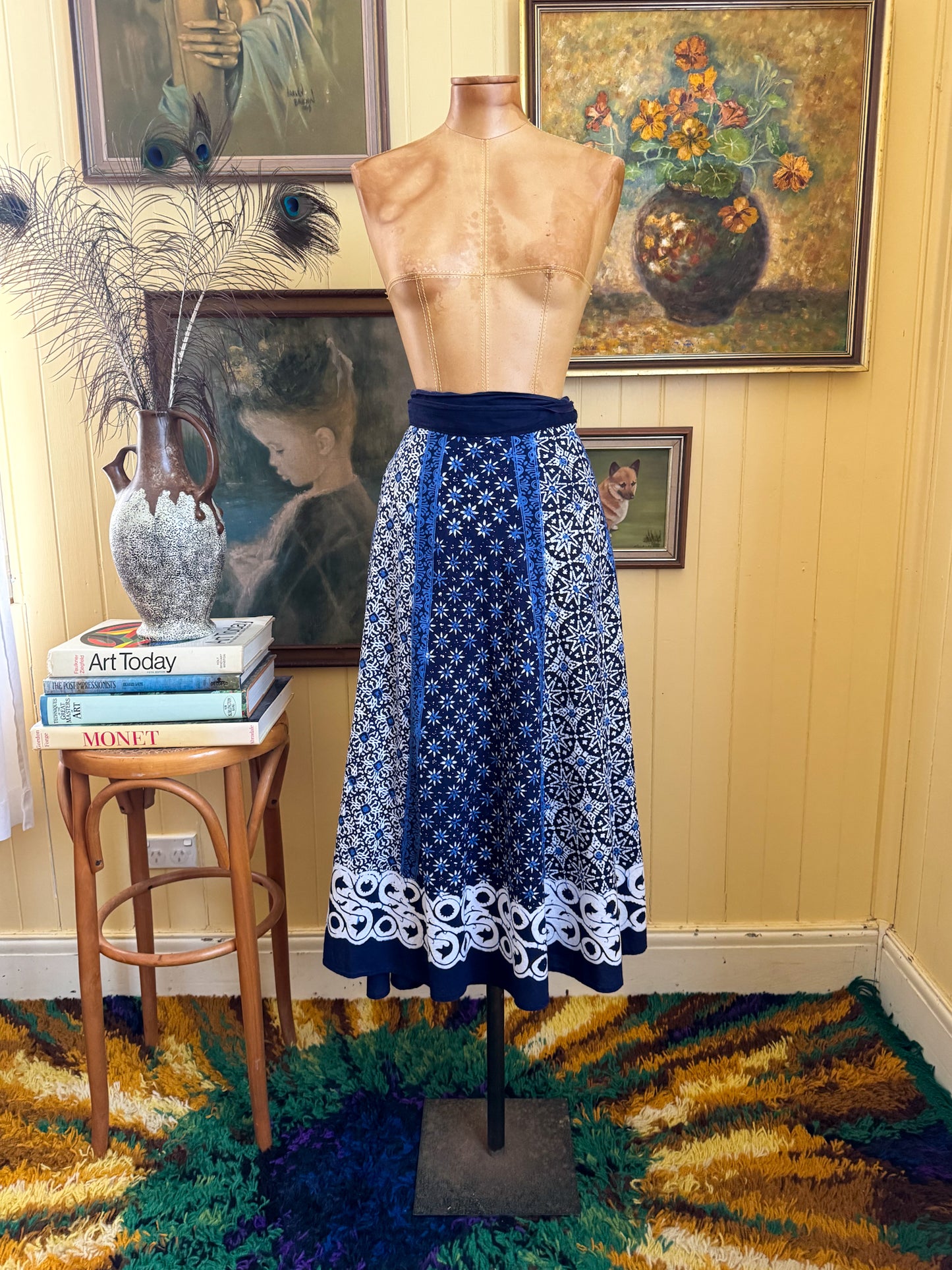 VINTAGE 1970S COTTON BATIK PRINT WRAP MIDI SKIRT M