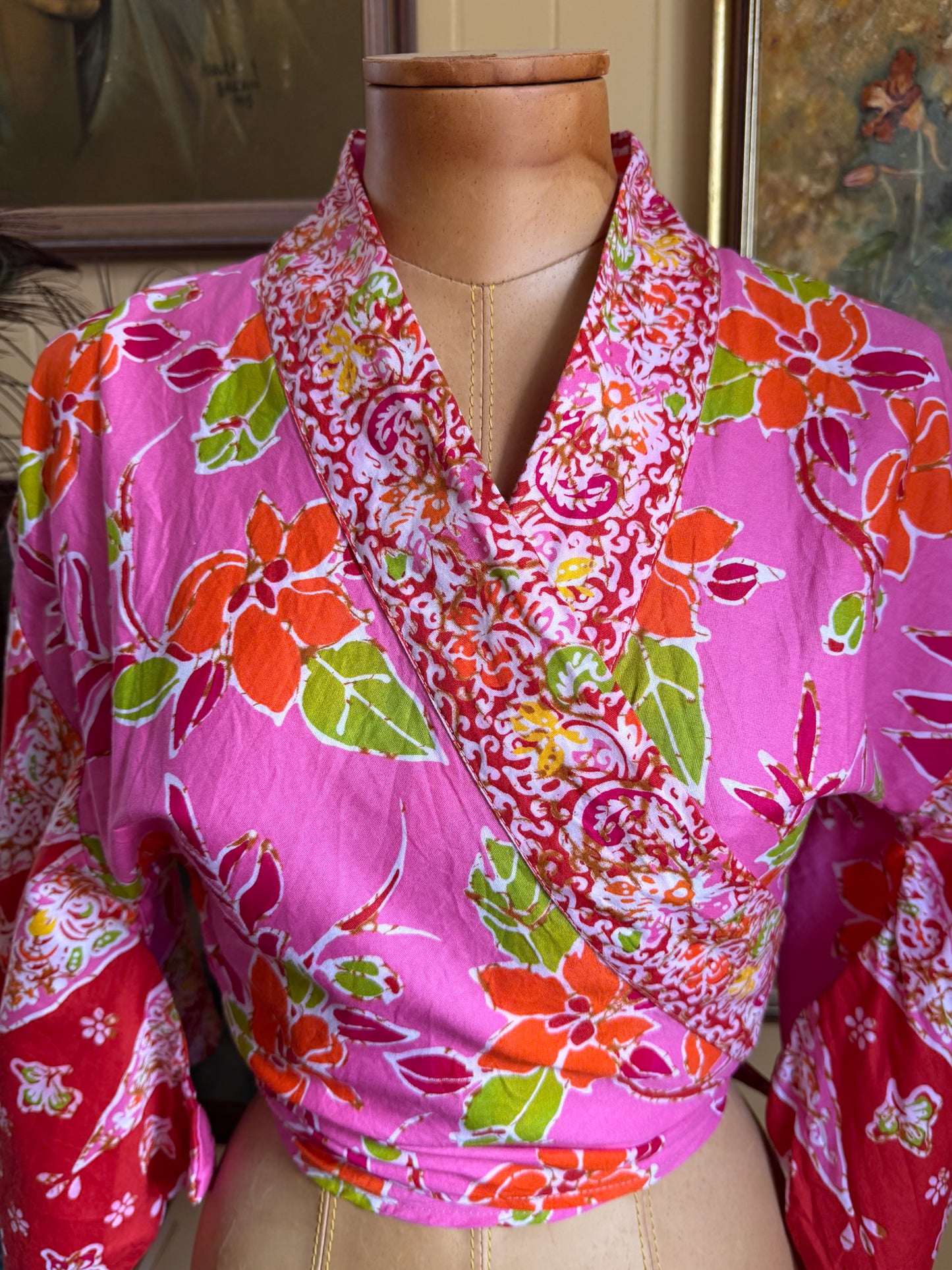 VINTAGE 1970S COTTON BATIK PRINT WRAP KIMONO SLEEVE BLOUSE XS/S