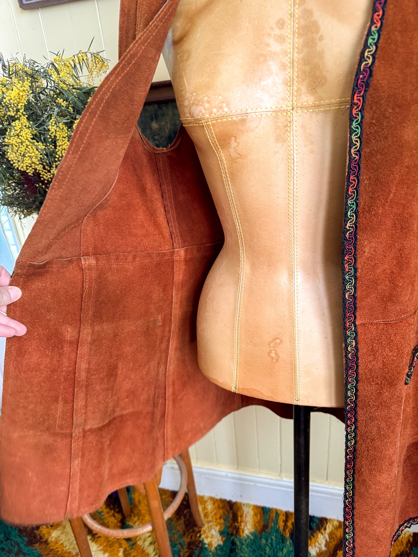 VINTAGE 1970S RUST BROWN SUEDE LEATHER LONGER LINE VEST S