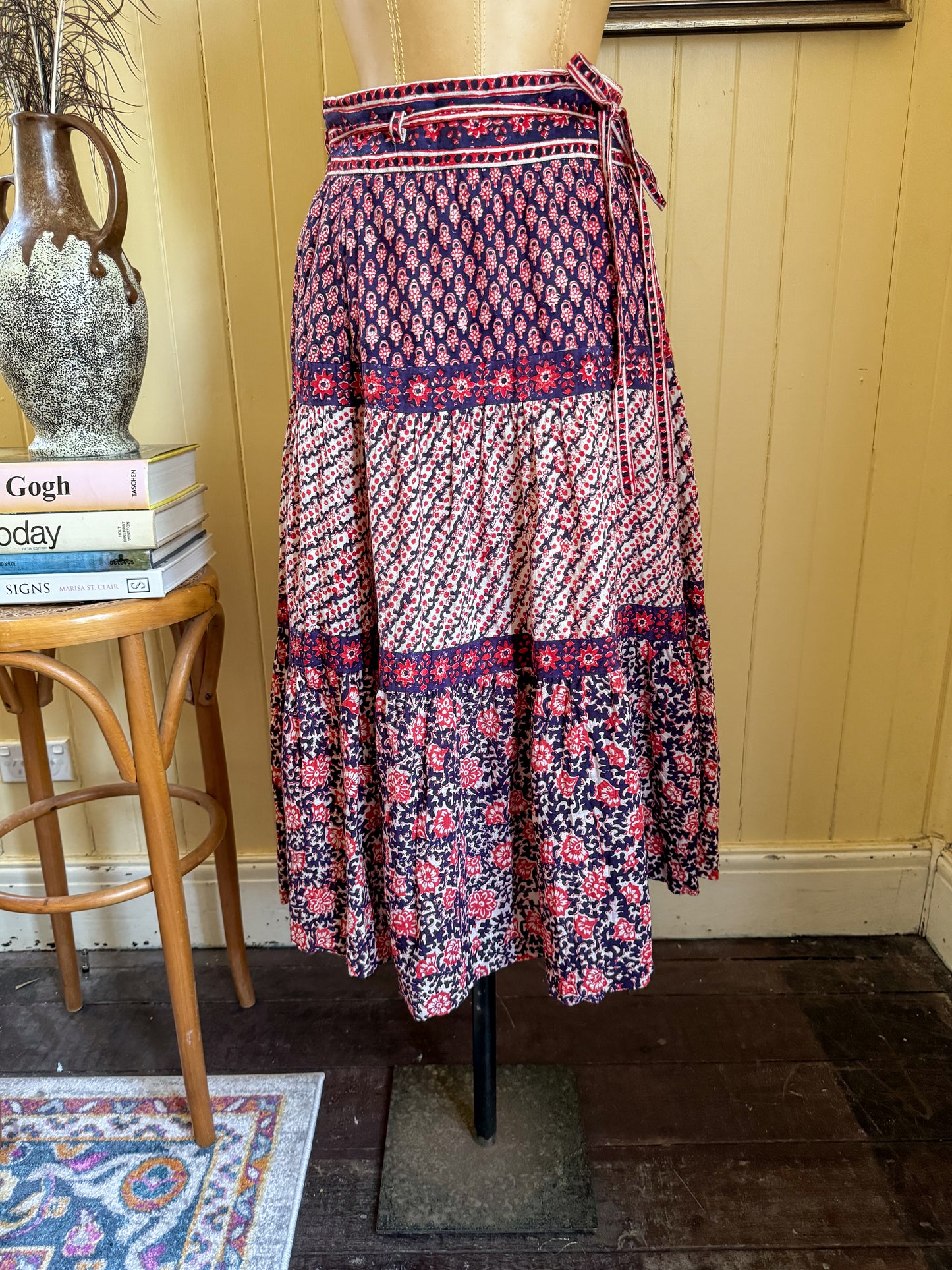 VINTAGE 1970S ANOKHI INDIAN COTTON BLOCK PRINT TIERED WRAP PEASANT SKIRT XS/SS