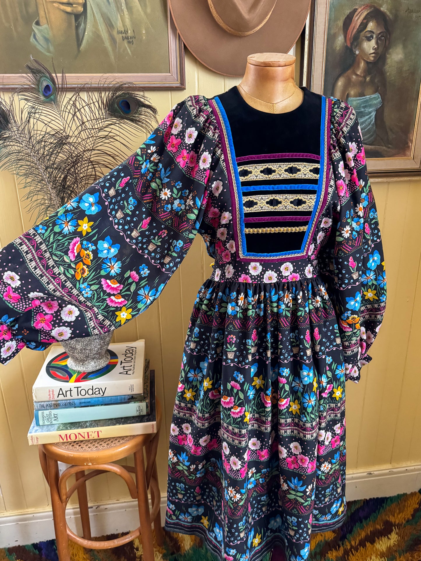 VINTAGE 1970S GERMAN LUCIE LINDEN WOOL BLEND FLORAL PRINT MIDI PEASANT DRESS XS