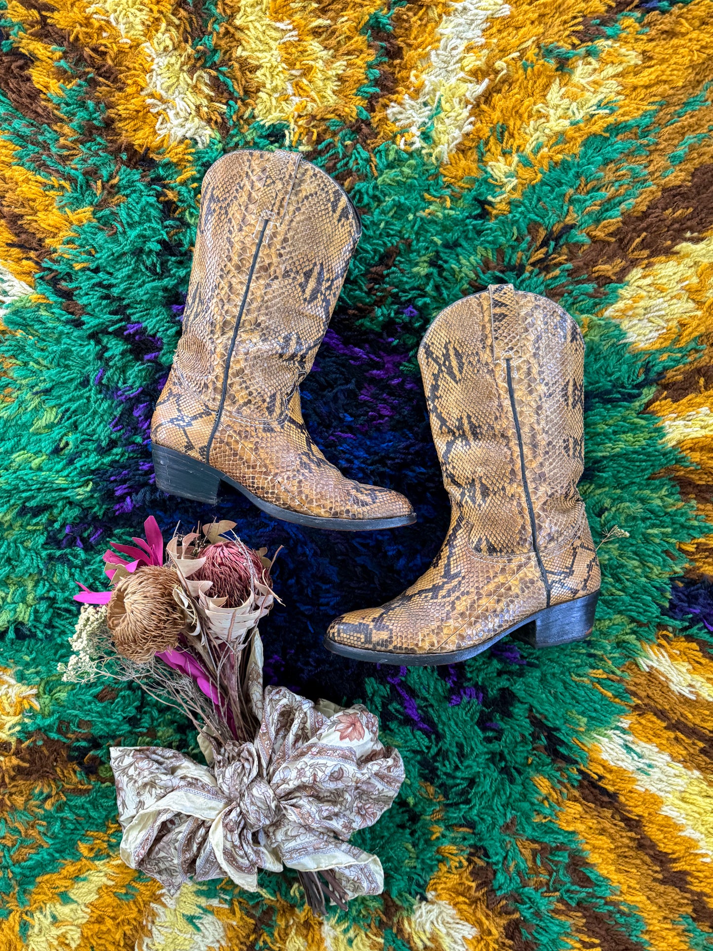 VINTAGE RARE EXOTIC PYTHON SNAKESKIN LEATHER WESTERN BOOTS 9/40