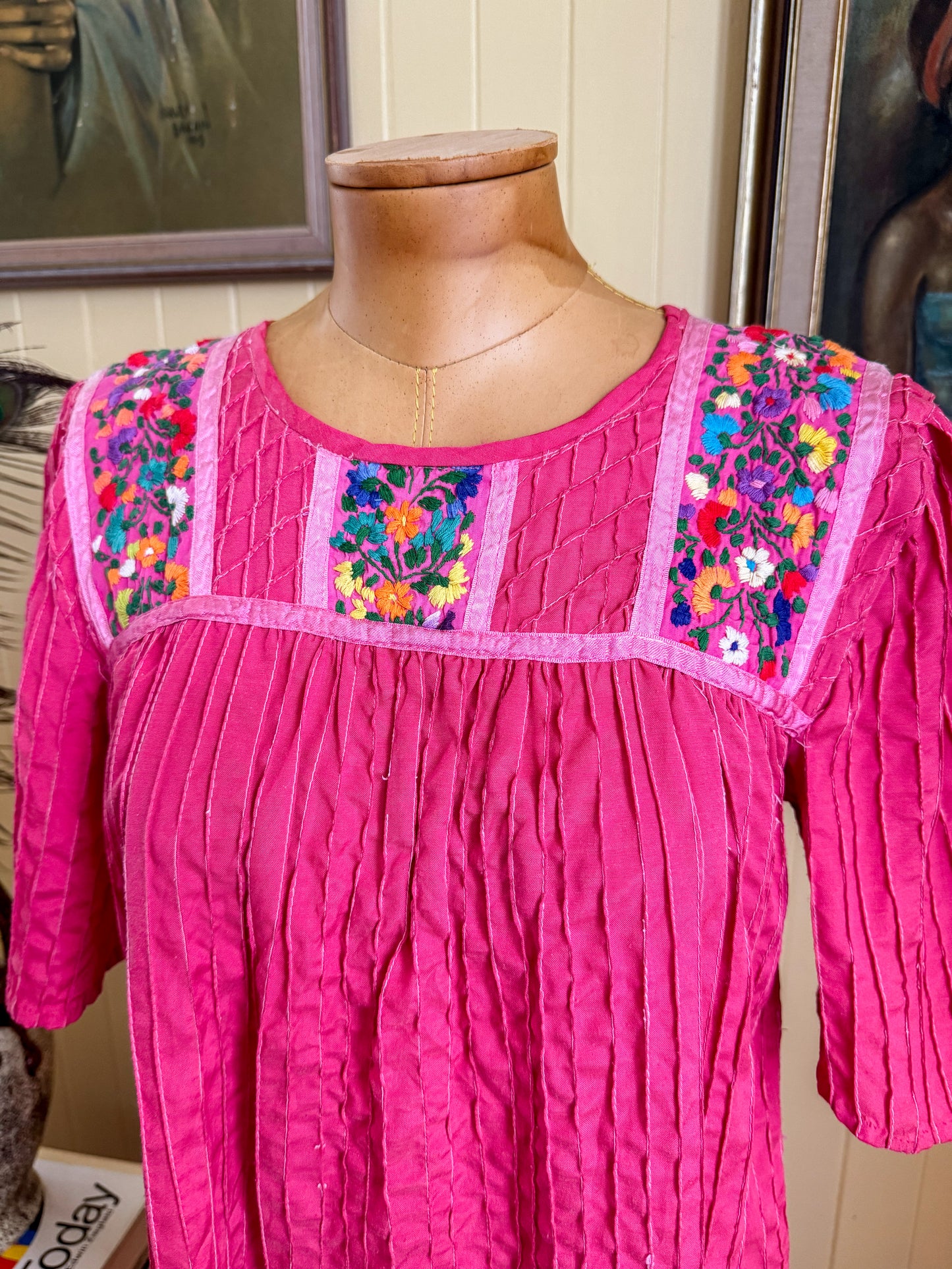 VINTAGE 1970S MEXICAN HOT PINK COTTON BLEND EMBROIDERED MIDI DRESS S