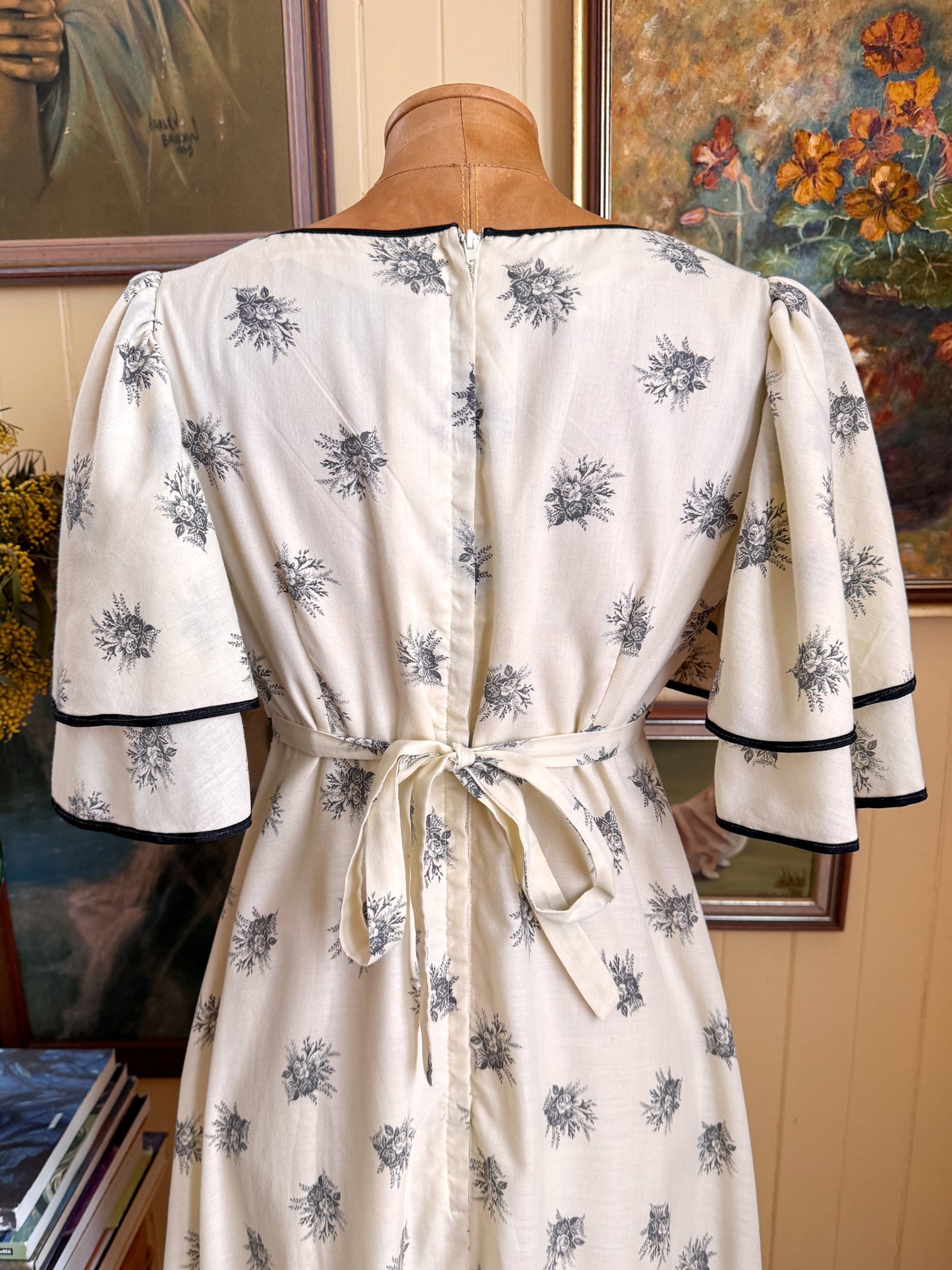 VINTAGE 1970S ENGLISH RICHARD SHOPS FLUTTER SLEEVE PRINT PRAIRIE MAXI DRESS S/M