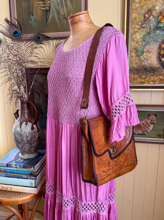 VINTAGE 1970S FLORAL TOOLED LEATHER SHOULDER BAG