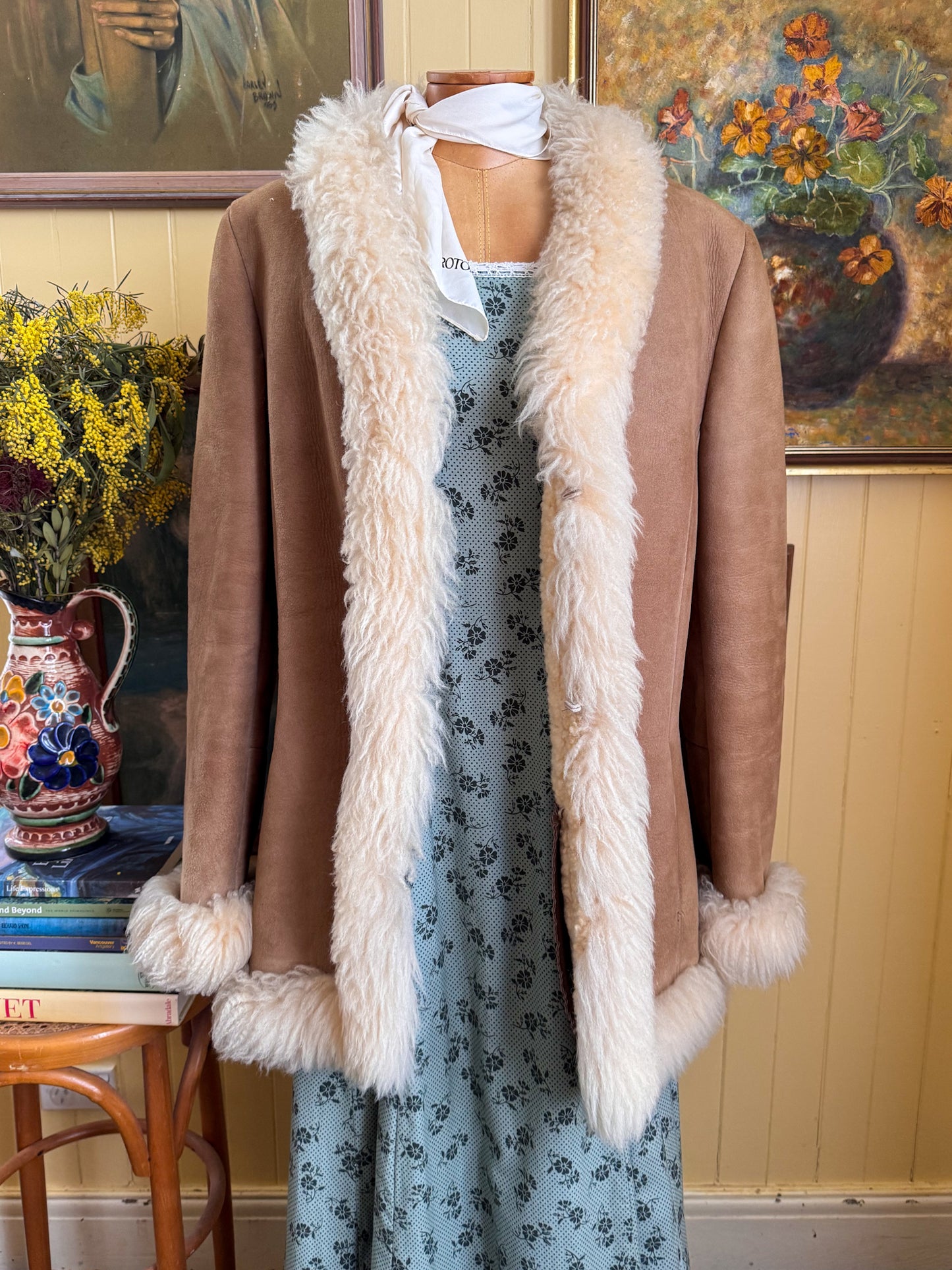 VINTAGE NZ KNIGHT TAYLORS NATURAL SUEDE SHEEPSKIN SHEARLING COAT L