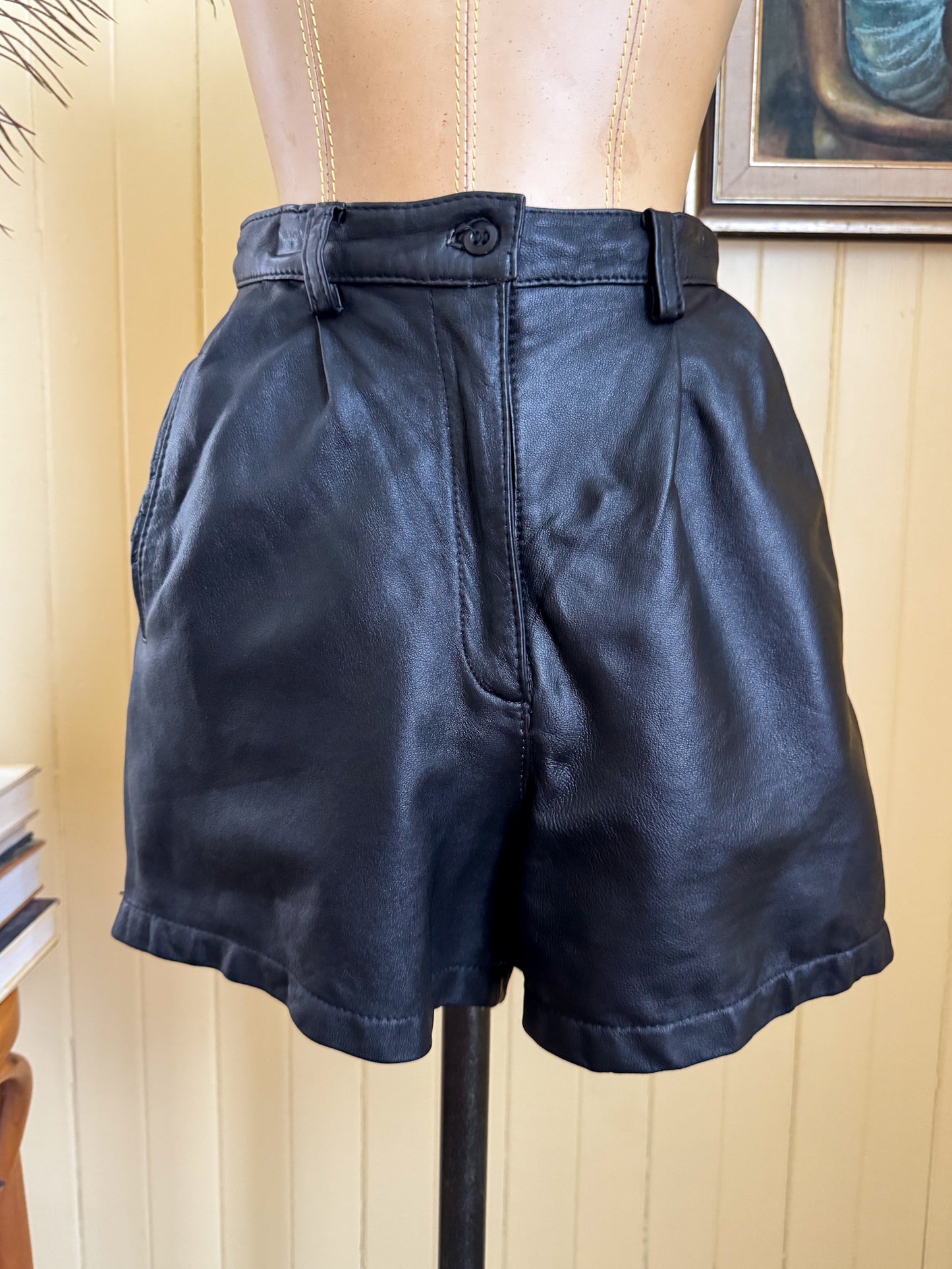VINTAGE 1990S GERMAN BLACK LEATHER HIGH WAISTED SHORTS M
