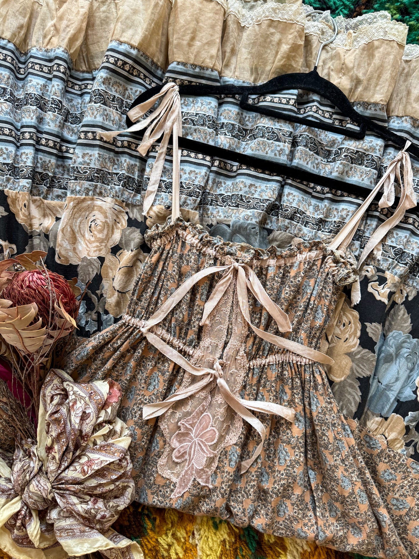 VINTAGE 1970S SALLY BROWNE COTTON TIERED LACE + RIBBON MIDI SUN DRESS S/M