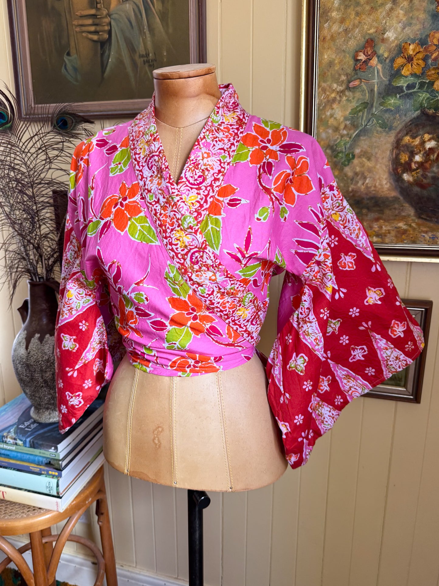 VINTAGE 1970S COTTON BATIK PRINT WRAP KIMONO SLEEVE BLOUSE XS/S