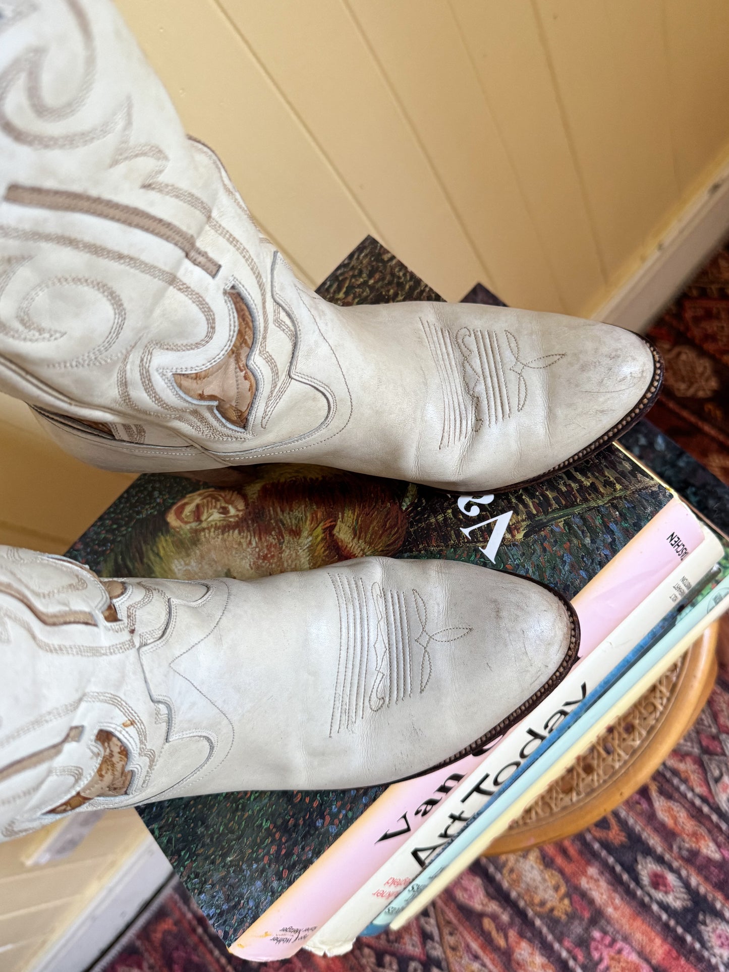 VINTAGE DAN POST CREAM EMBROIDERED LEATHER WESTERN CUBAN HIGH HEEL BOOTS 7.5-8/38-38.5