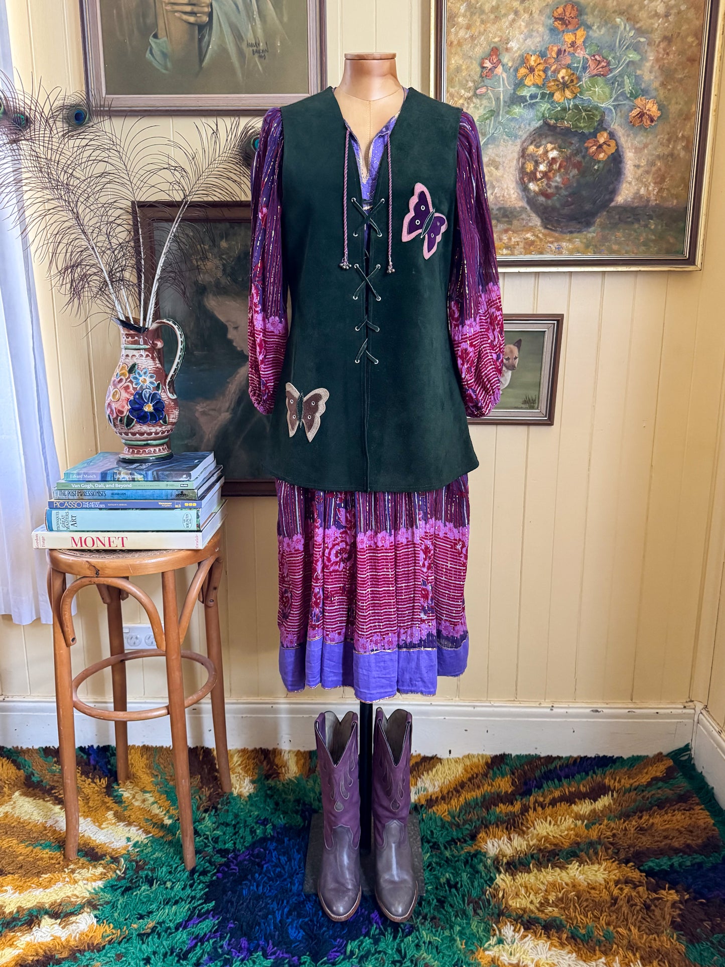 VINTAGE 1970S FOREST GREEN SUEDE LEATHER BUTTERFLY APPLIQUÉ LACE UP VEST S