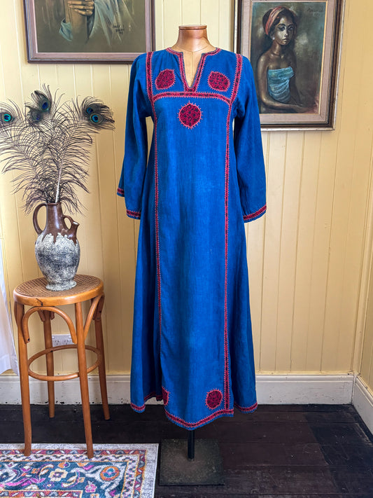 VINTAGE 1970S ETHNIC INDIAN EMBROIDERED COTTON DENIM MAXI KAFTAN XS/S