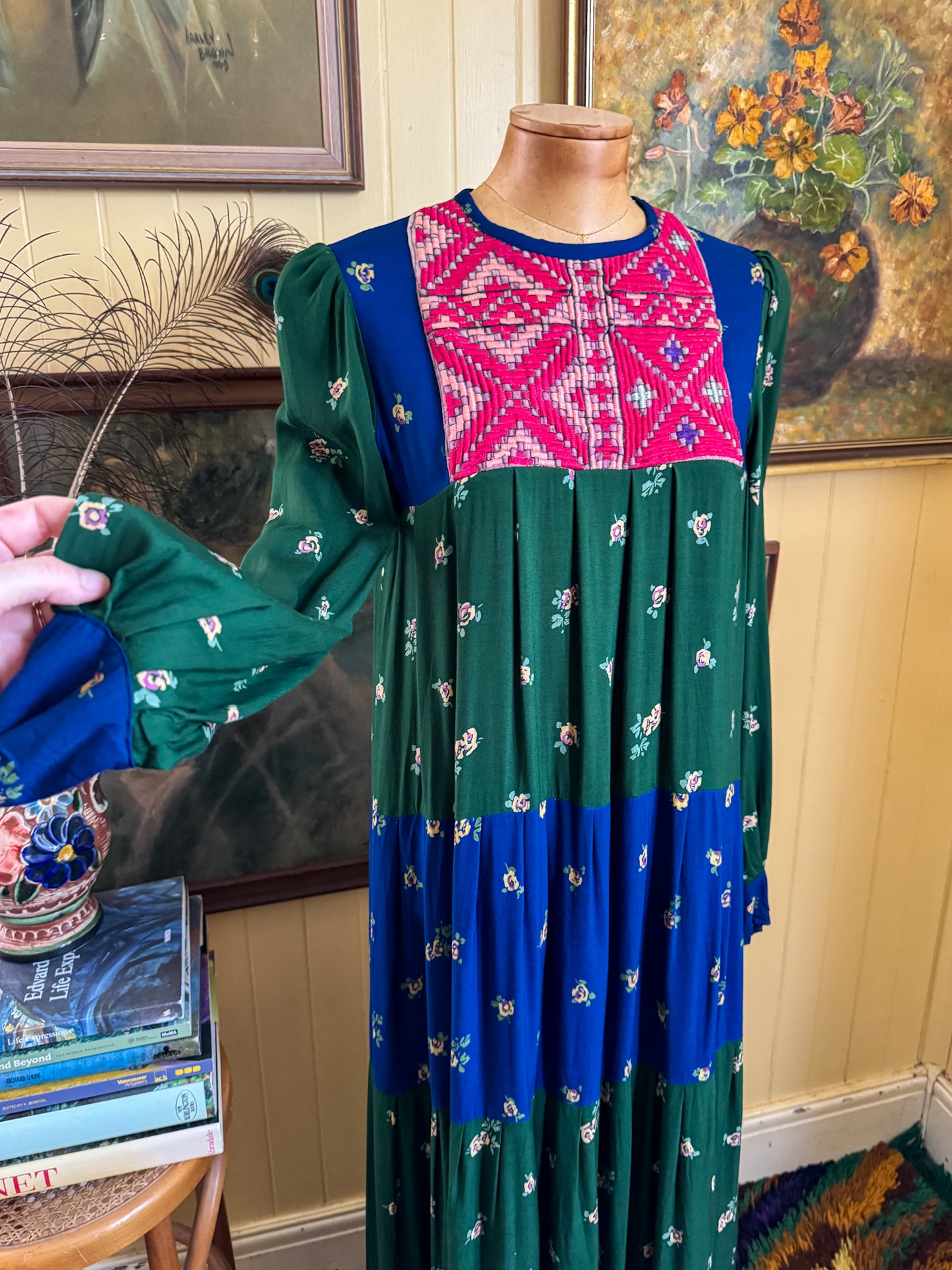 VINTAGE 1970S RAYON FLORAL PRINT EMBROIDERED BIB FOLK MAXI DRESS S/M