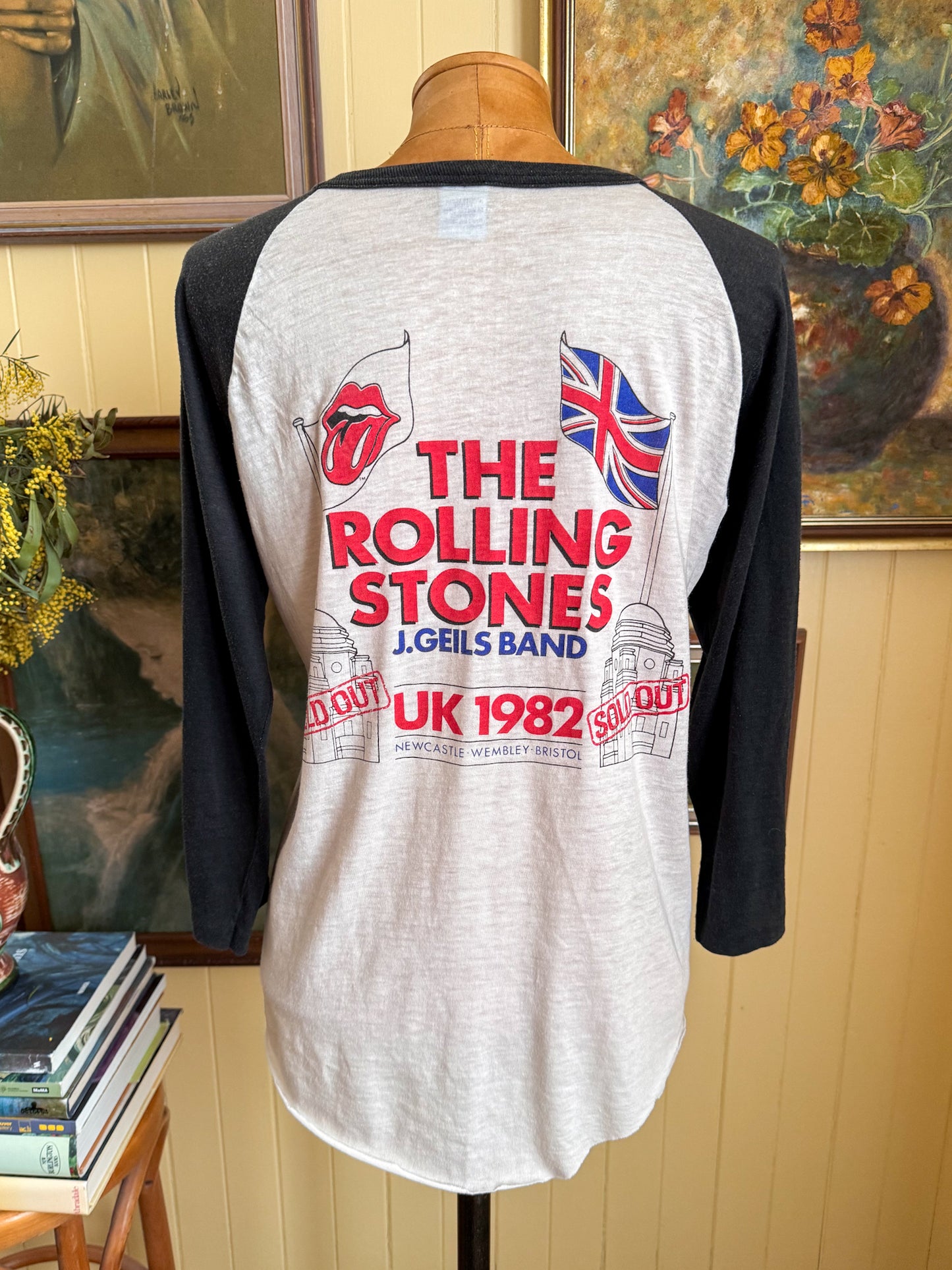 VINTAGE 1982 THE ROLLING STONES EUROPE TOUR PRINT RAGLAN TSHIRT M/L