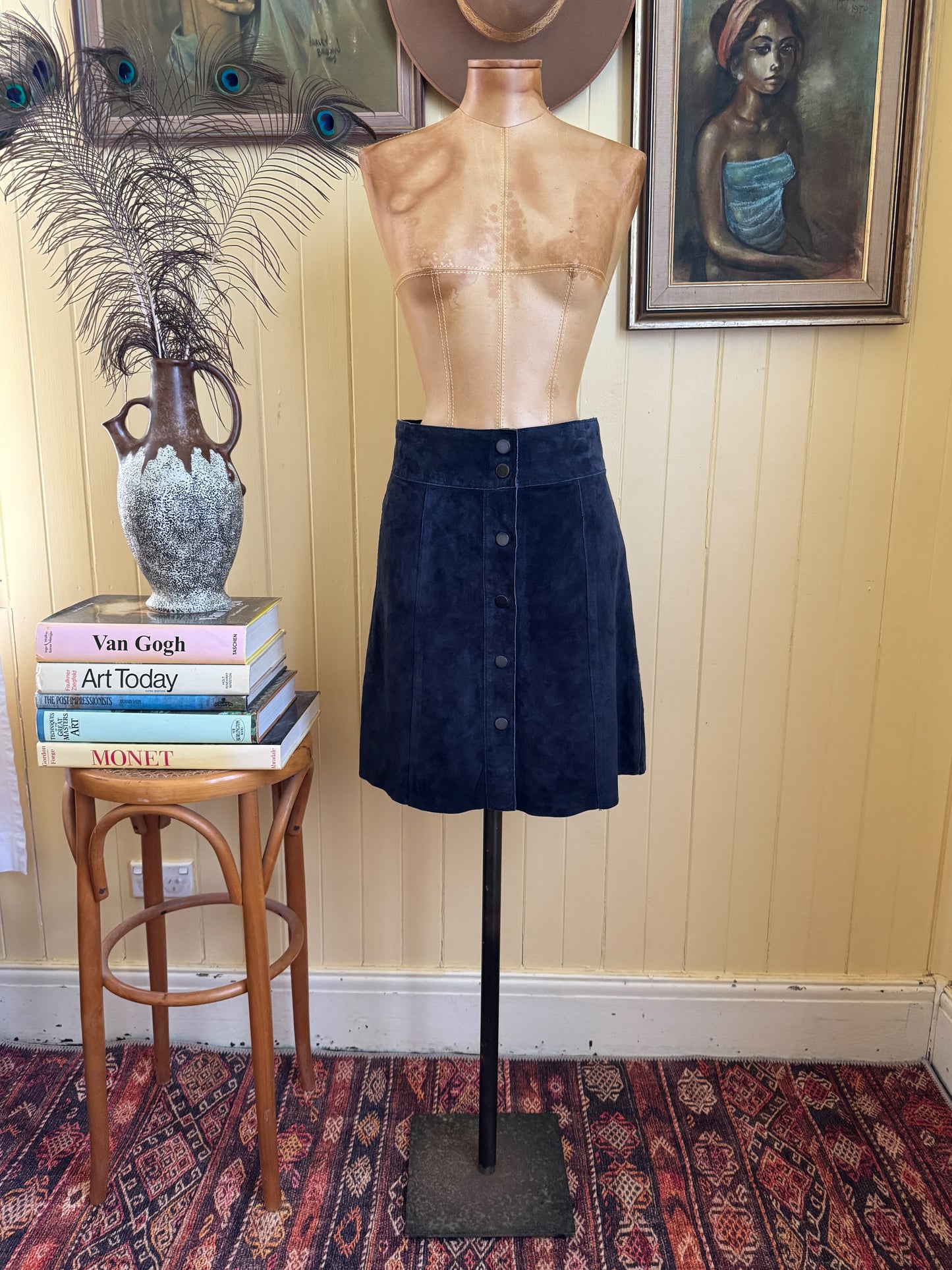 VINTAGE 1970S SUEDE MIDNIGHT LEATHER BUTTON THROUGH KNEE LENGTH SKIRT M