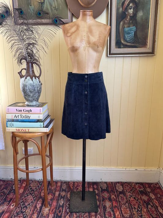 VINTAGE 1970S SUEDE MIDNIGHT LEATHER BUTTON THROUGH KNEE LENGTH SKIRT M