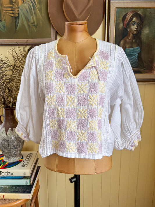VINTAGE 1970S COTTON FLORAL EMBROIDERED BALLOON SLEEVE FOLK BLOUSE M/L