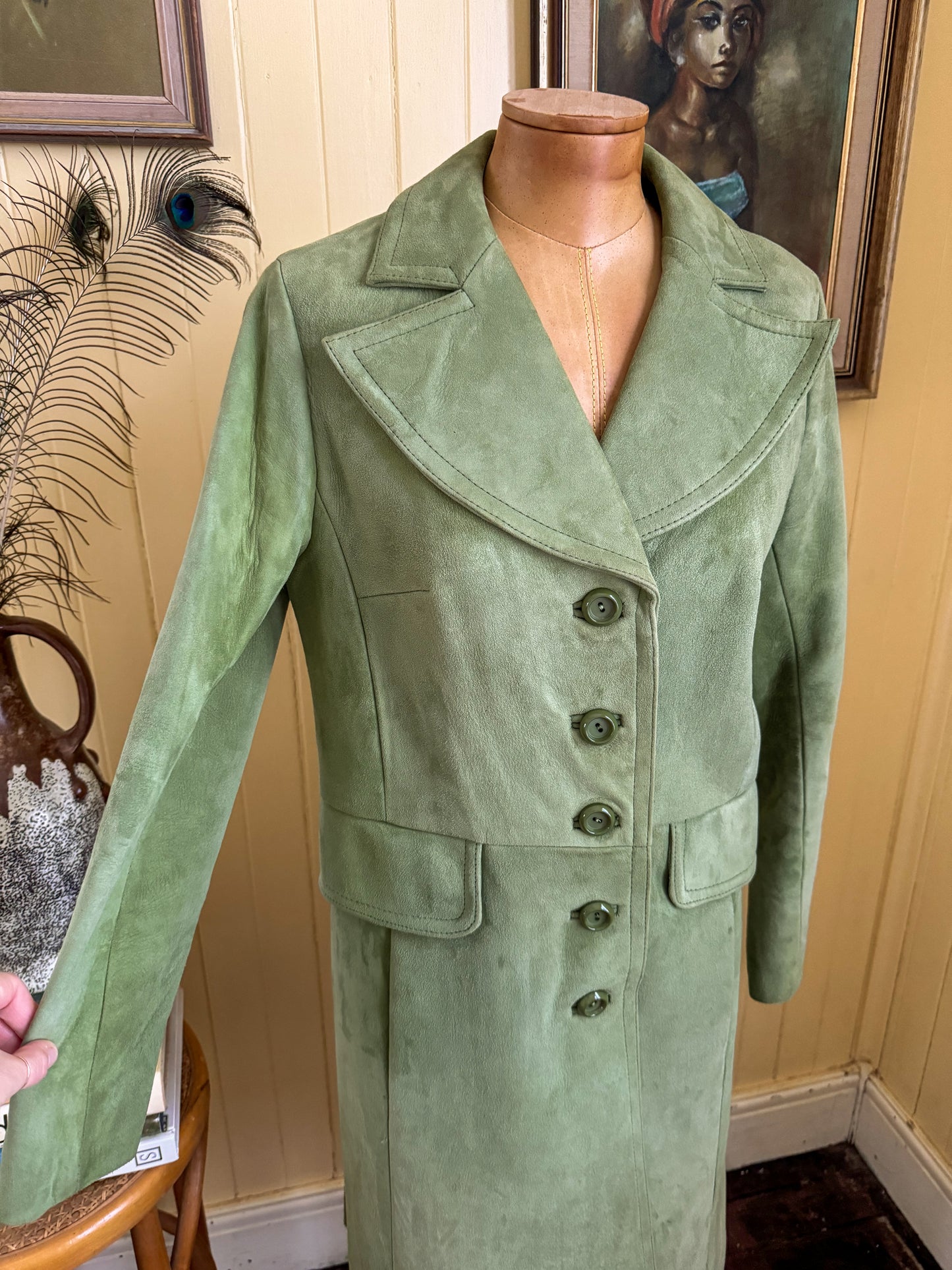 VINTAGE 1970S ENGLISH AVOCADO GREEN SUEDE LEATHER JACKET COAT S/M