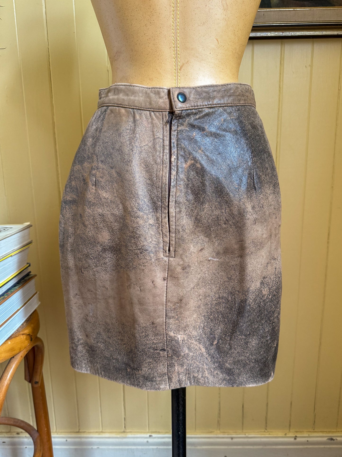 VINTAGE 1980S RAWHIDES BROWN ACID WASH LEATHER MINI SKIRT S