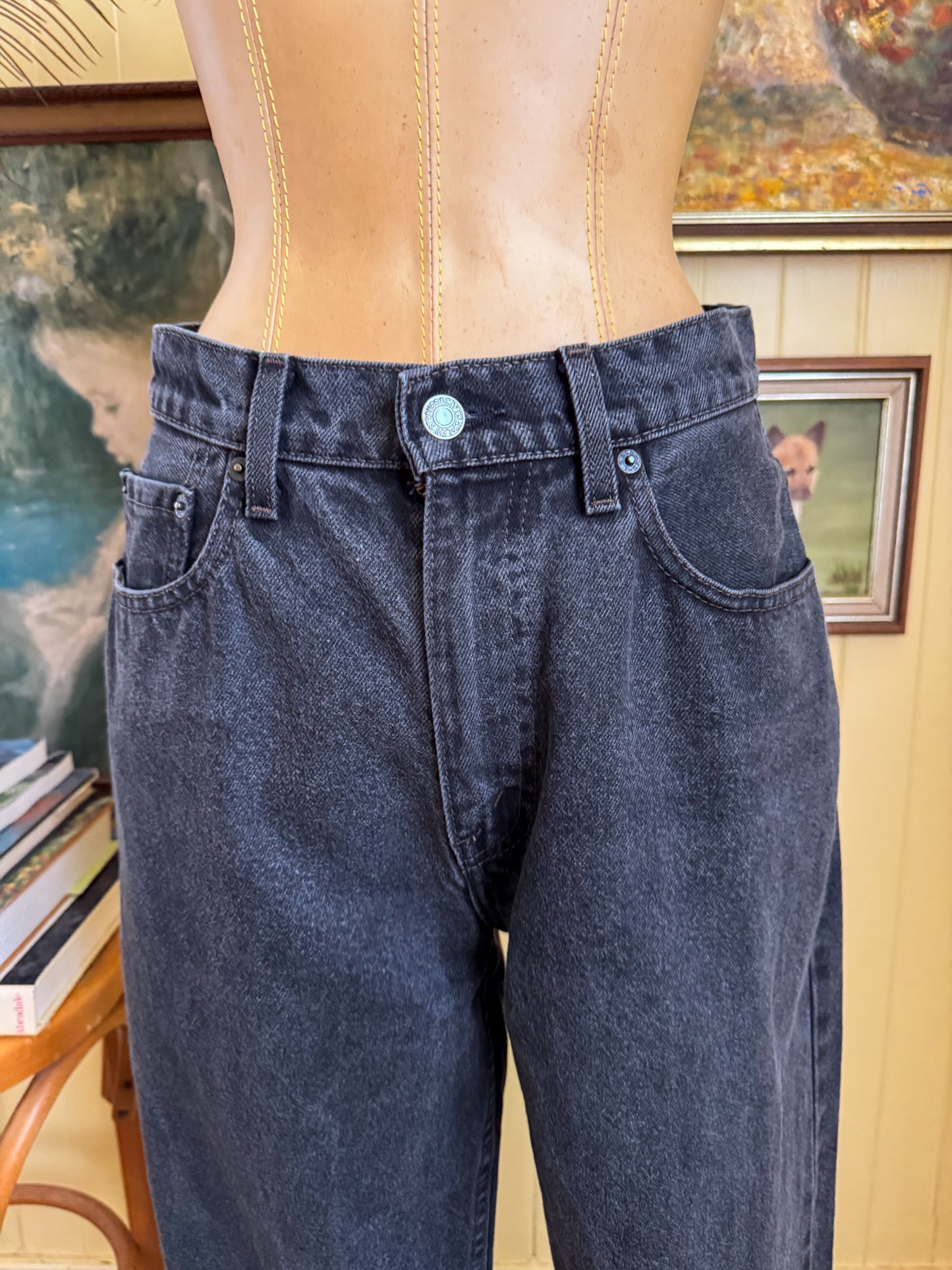 VINTAGE 1980S LEVIS HIGH WAIST TAPERED LEG MOM DENIM JEANS S/M