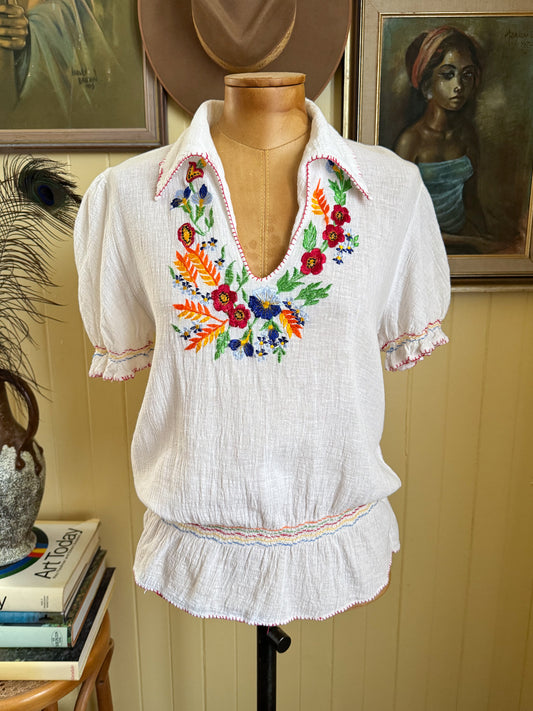 VINTAGE 1970S INDIAN COTTON CHEESECLOTH EMBROIDERED PEASANT BLOUSE S/M